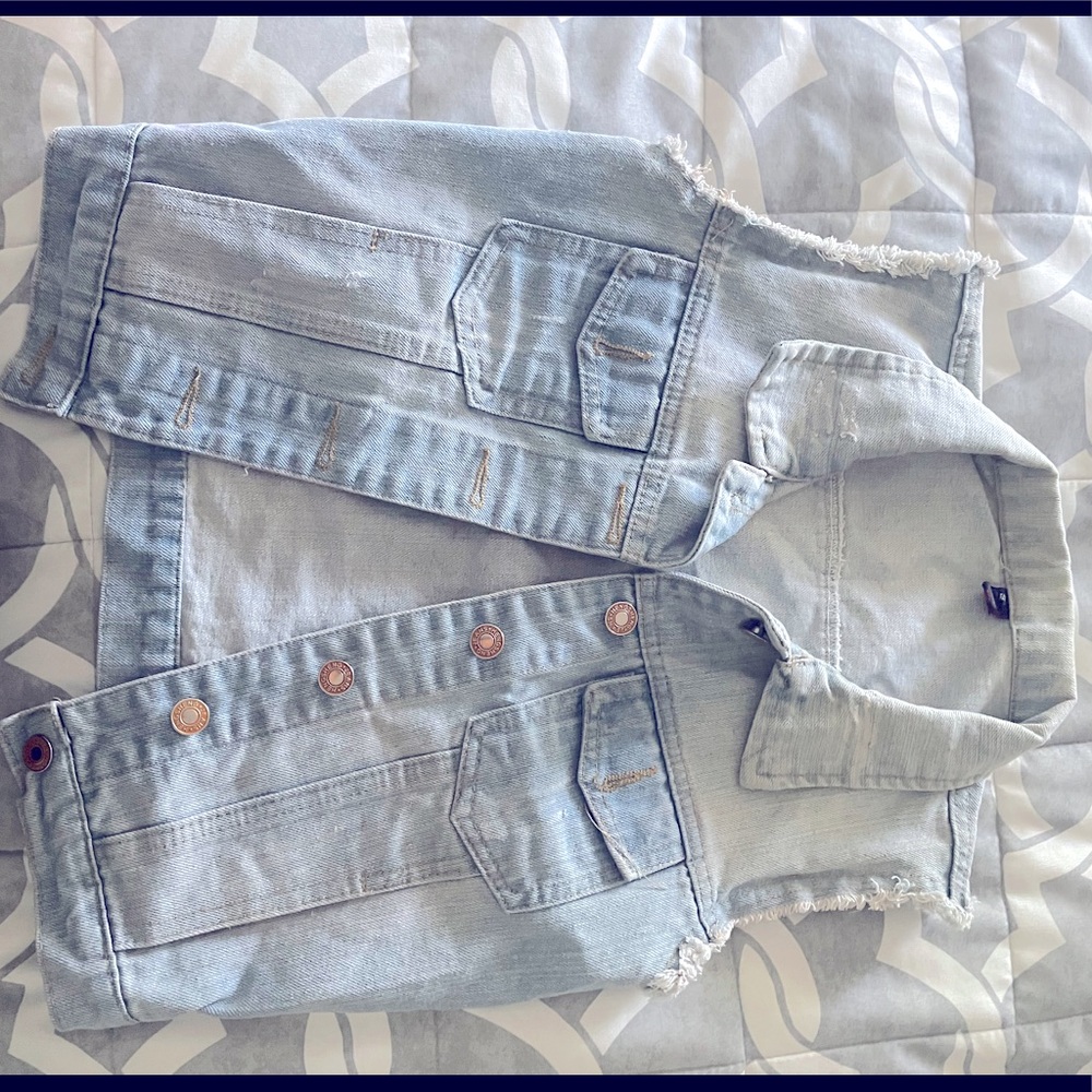 Sleeveless jean jacket #cute #jean #jacket #fashion #jeans